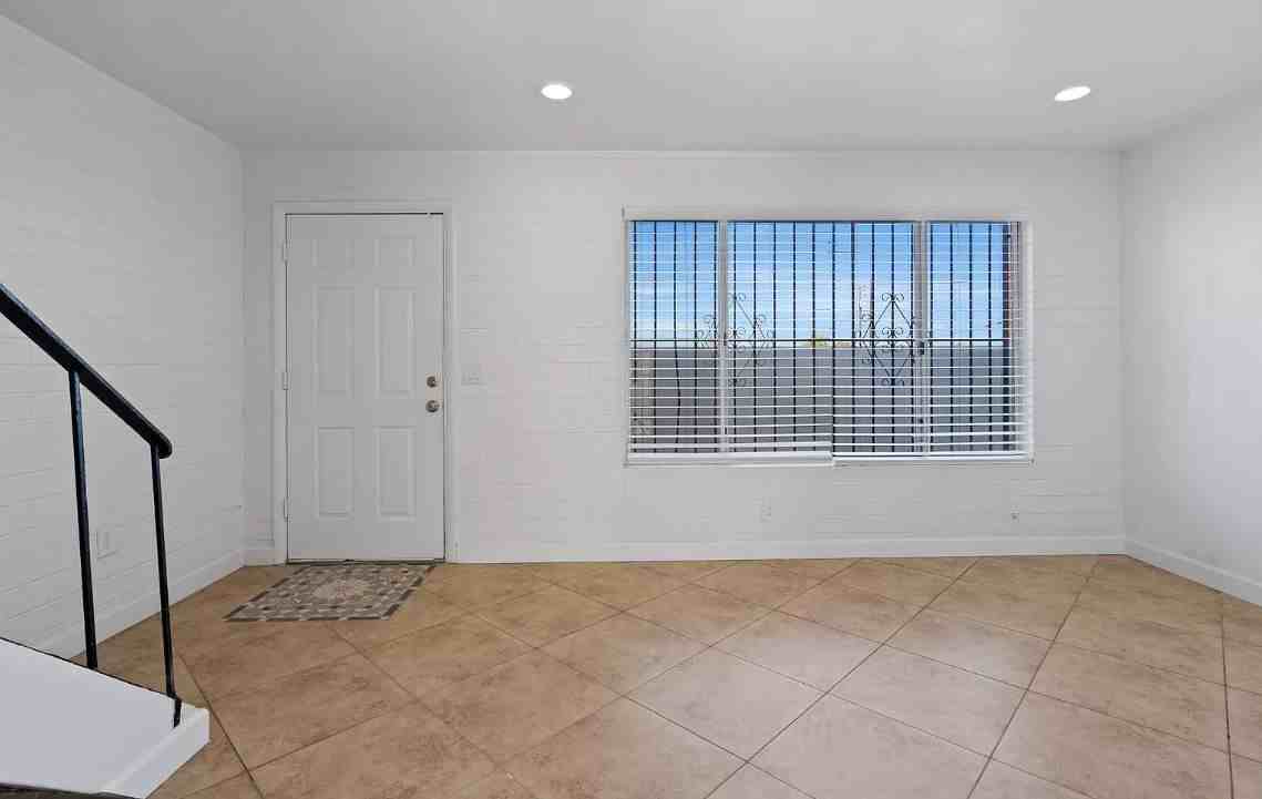 1621 // 2304 North 10th Avenue - Photo 4 of 12