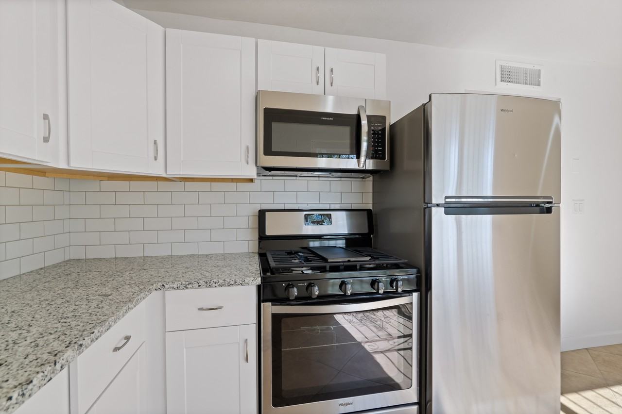 1621 // 2304 North 10th Avenue - Photo 6 of 12