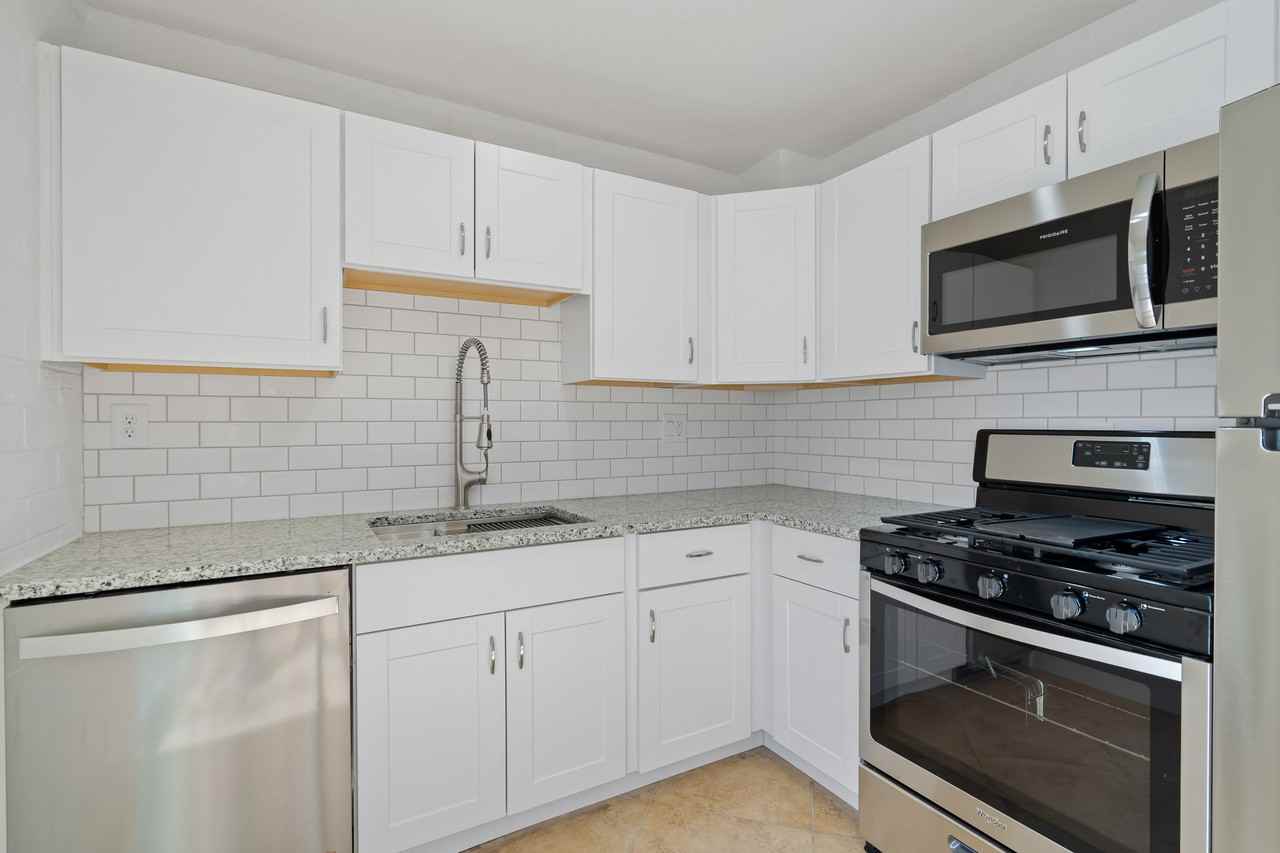 1621 // 2304 North 10th Avenue - Photo 7 of 12