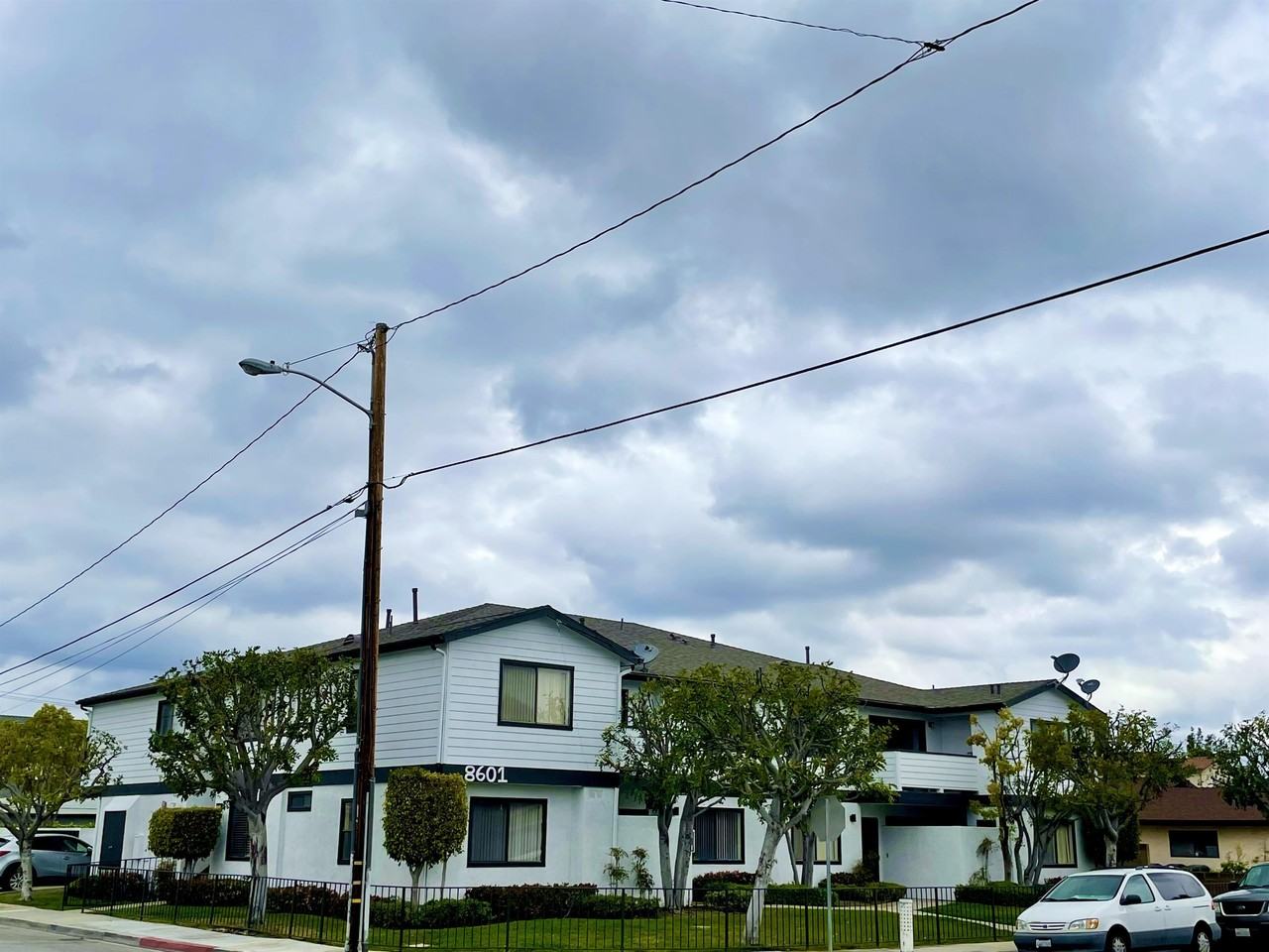 8601 Belmont Street - Photo 4 of 22