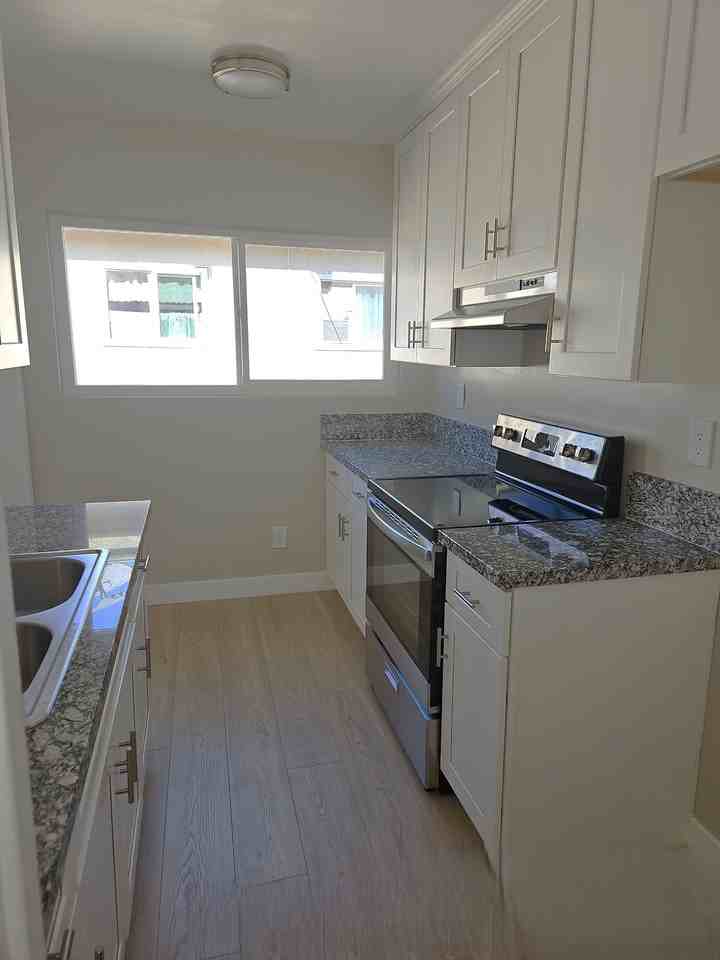 2092 - 8629 Willis Ave. - Photo 5 of 12