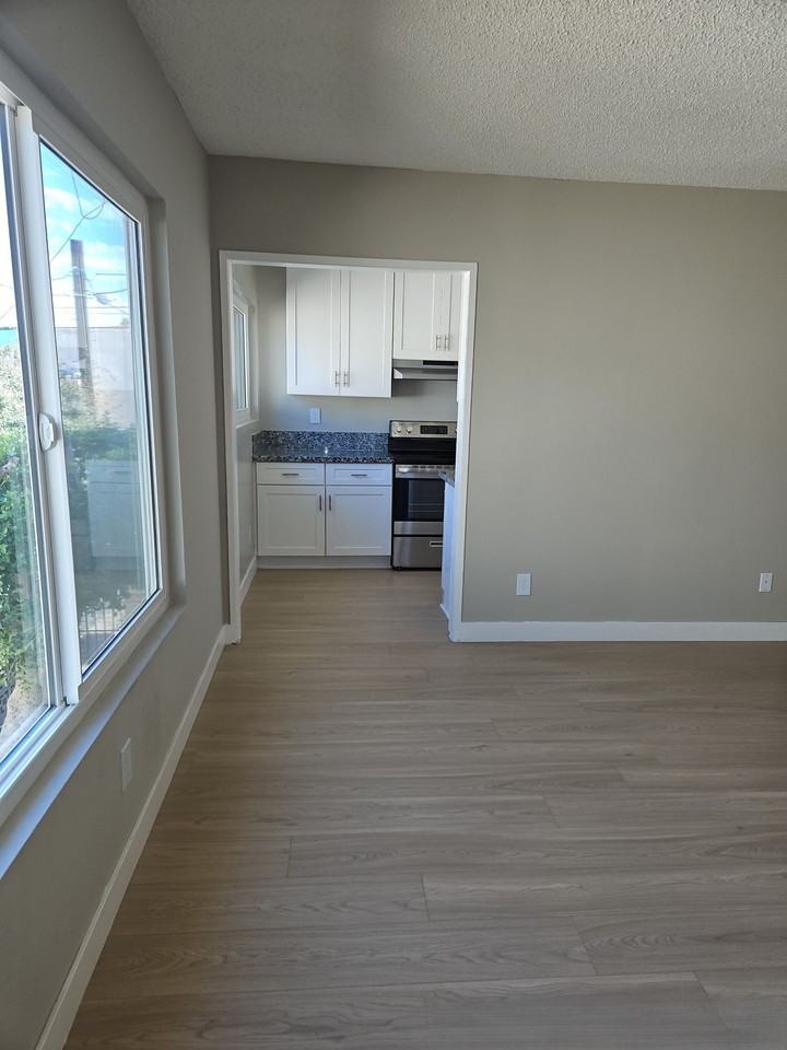 2092 - 8629 Willis Ave. - Photo 6 of 12