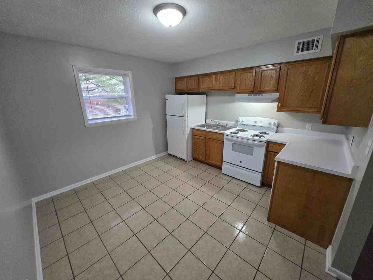 107 Robbins Drive - Photo 5 of 33