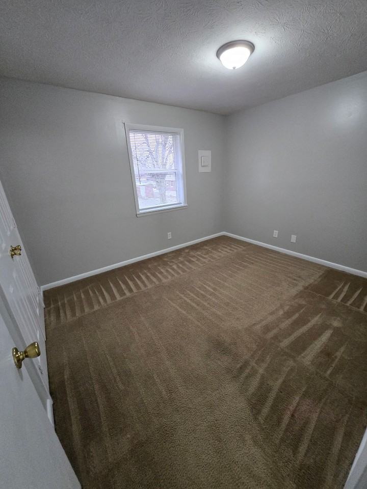 107 Robbins Drive - Photo 6 of 33