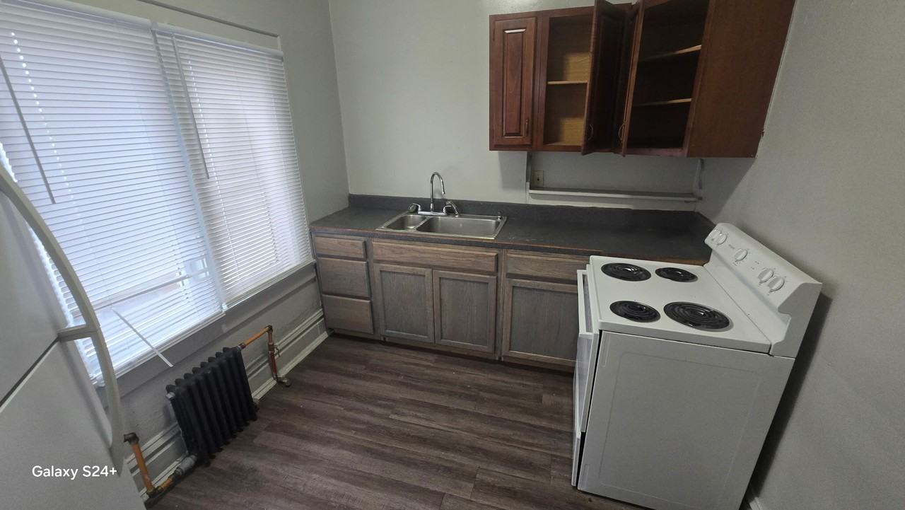 1422 Central Avenue - Photo 2 of 7
