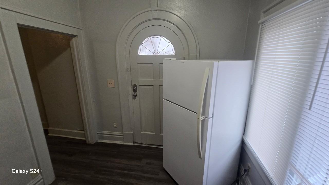 1422 Central Avenue - Photo 4 of 7