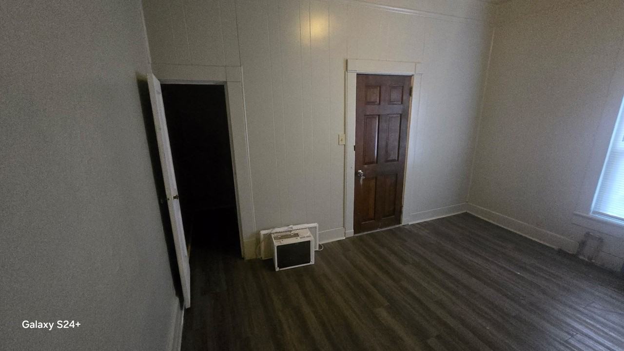 1422 Central Avenue - Photo 6 of 7