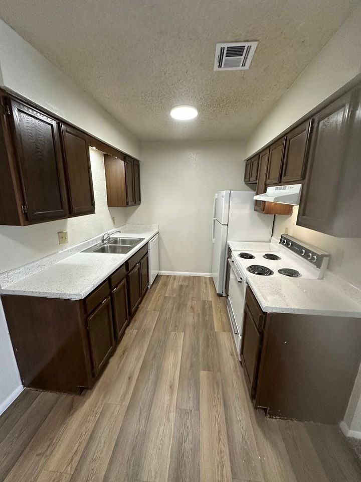 Rolling Hills Apartments - Photo 3 of 33