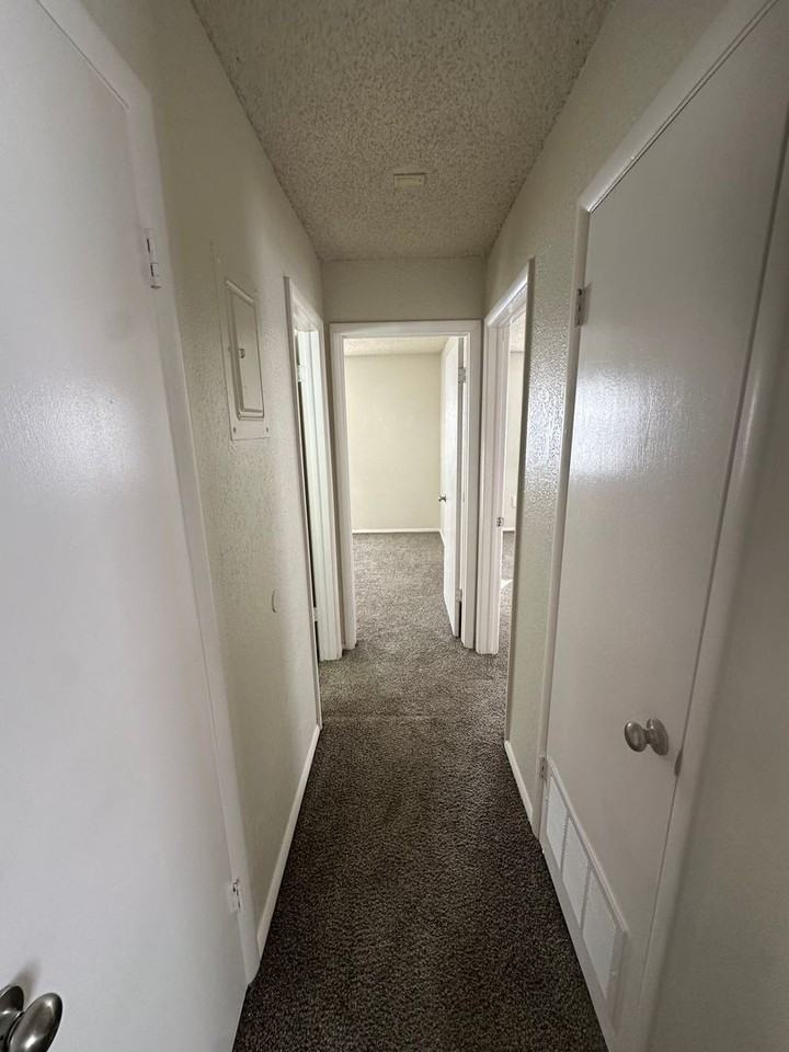 Rolling Hills Apartments - Photo 4 of 33