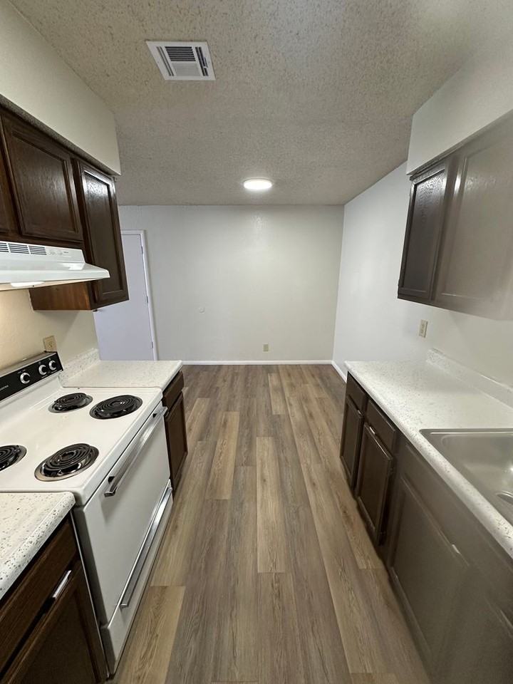 Rolling Hills Apartments - Photo 5 of 33