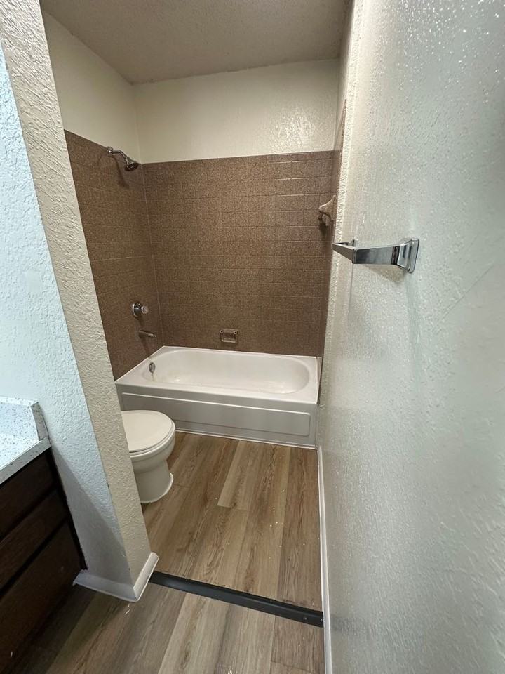 Rolling Hills Apartments - Photo 7 of 33