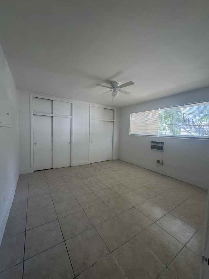 1795 Northeast 116th Road - Photo 2 of 8