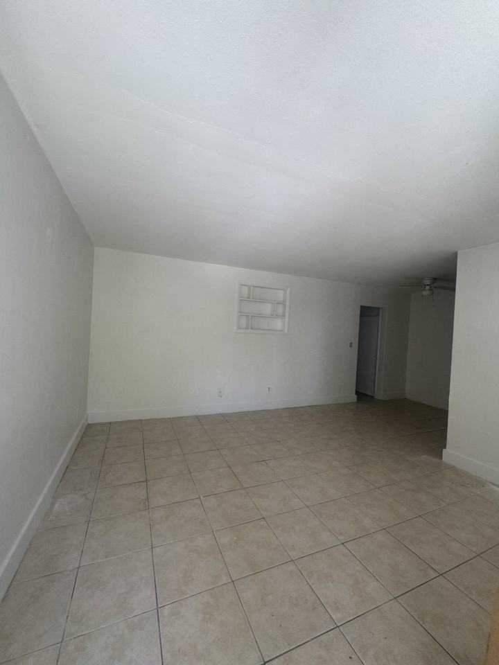 1795 Northeast 116th Road - Photo 4 of 8