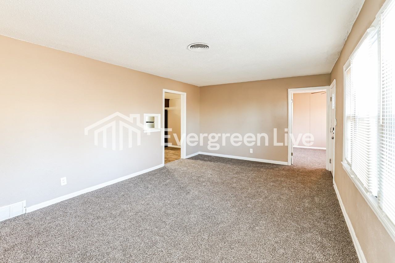 6629 Parkview Ave - Photo 3 of 15