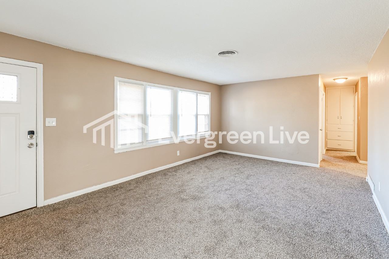 6629 Parkview Ave - Photo 4 of 15