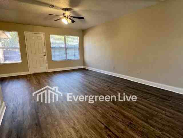 105 Pembroke Ct - Photo 2 of 18