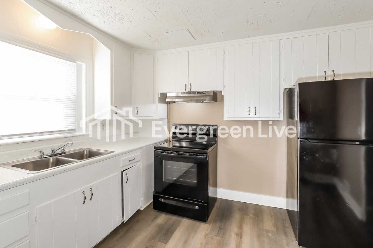 6701 Fairway Dr - Photo 4 of 15