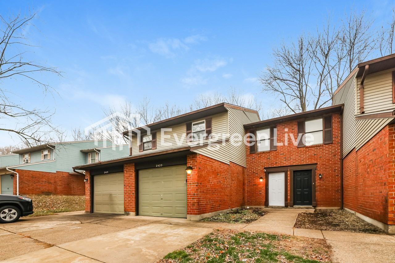 2423 Cross Village Dr - Photo 2 of 16