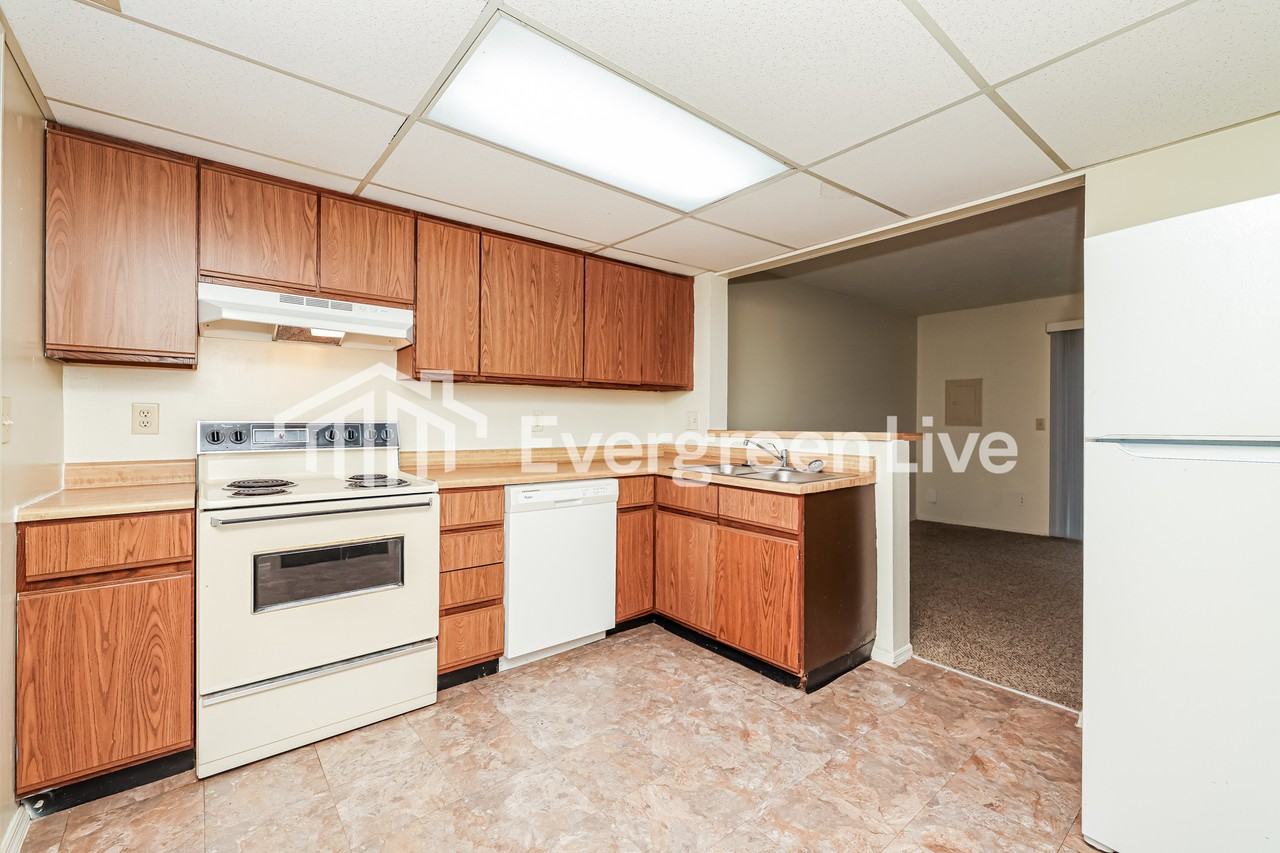 2423 Cross Village Dr - Photo 6 of 16