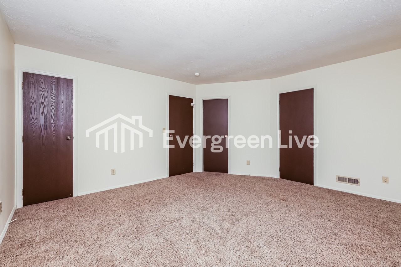 2423 Cross Village Dr - Photo 7 of 16