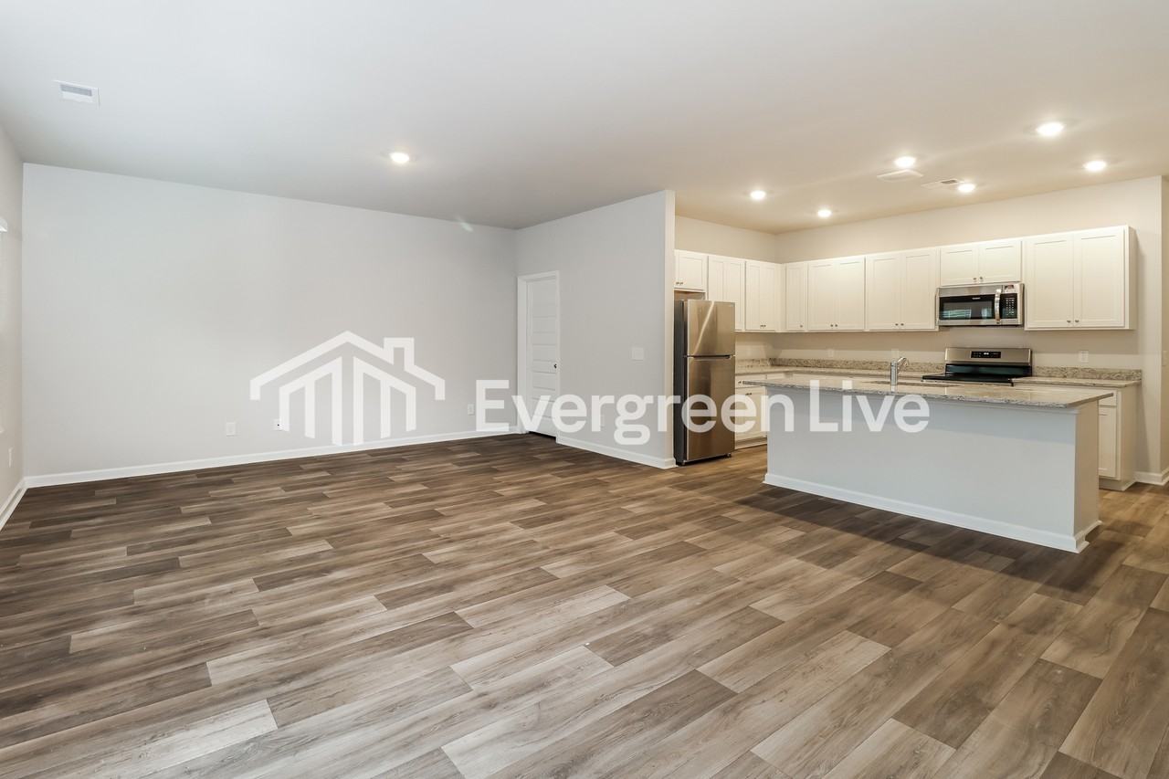 139 Barefoot Dr - Photo 4 of 15