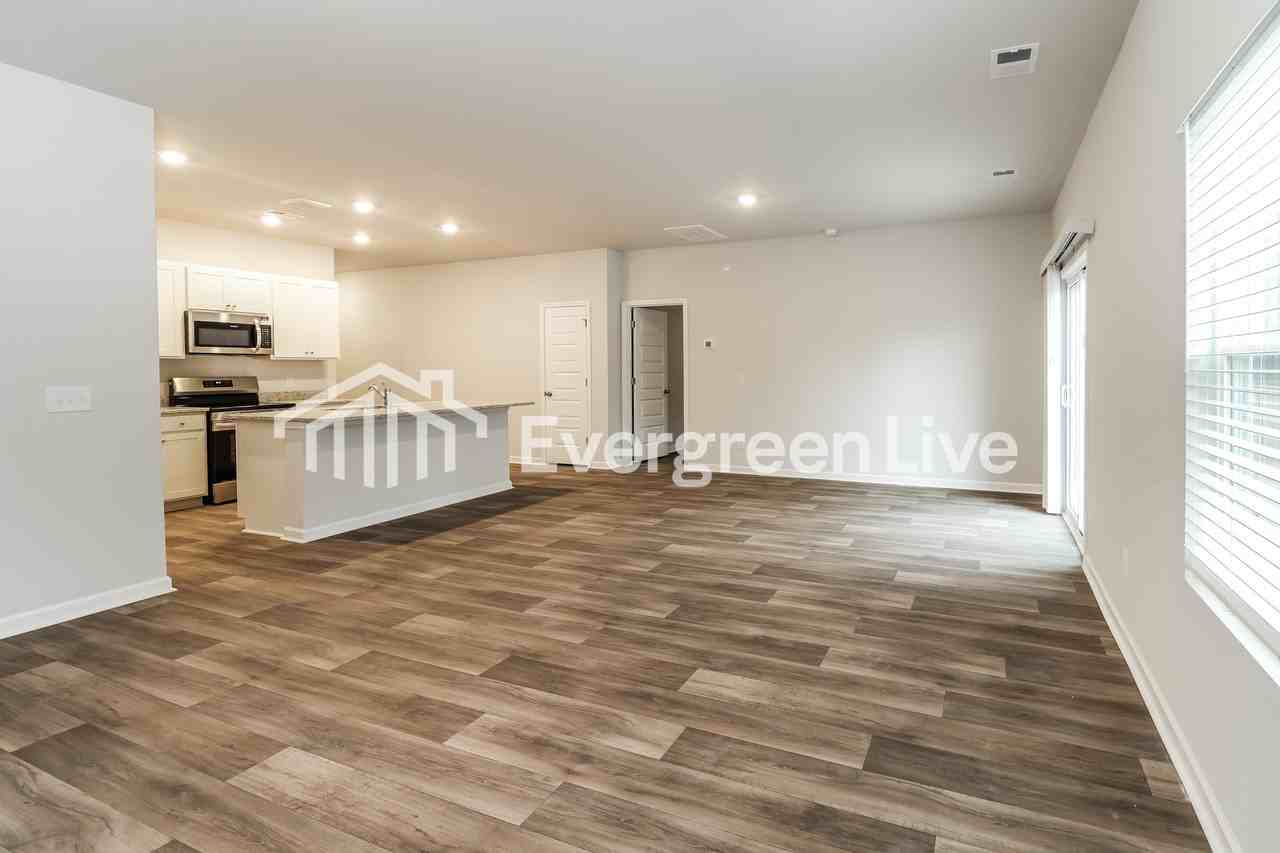 139 Barefoot Dr - Photo 5 of 15