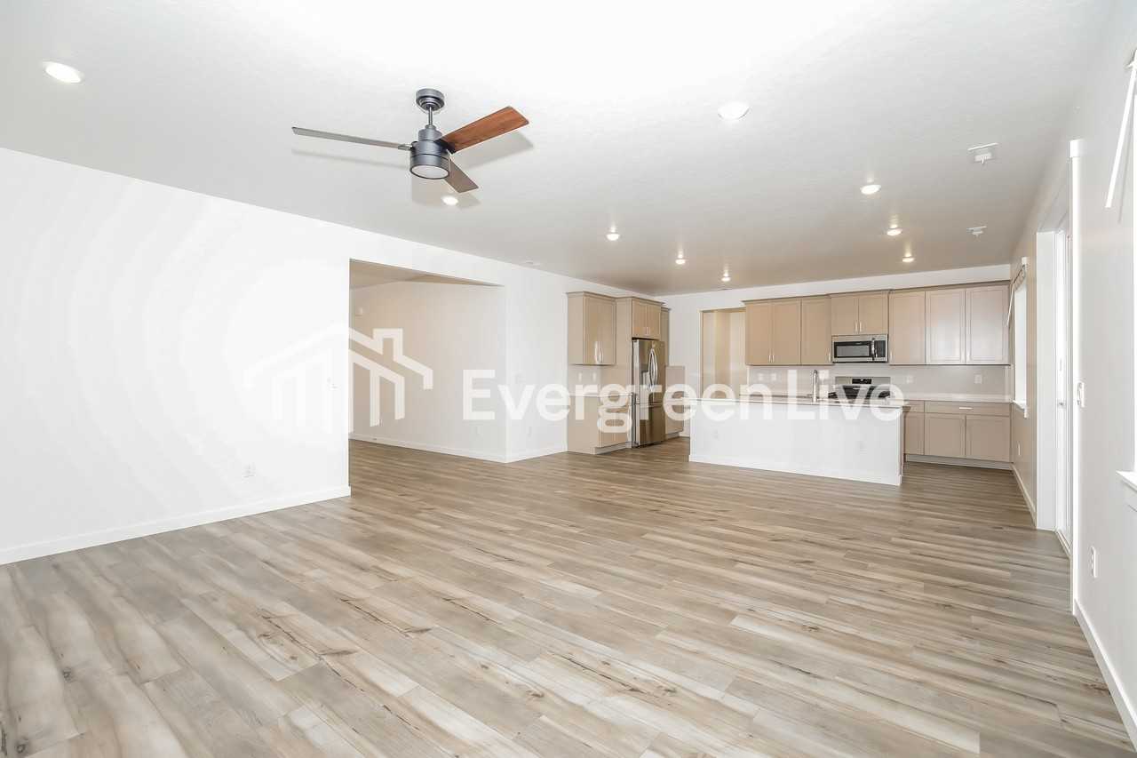 302 Ravello St - Photo 4 of 16