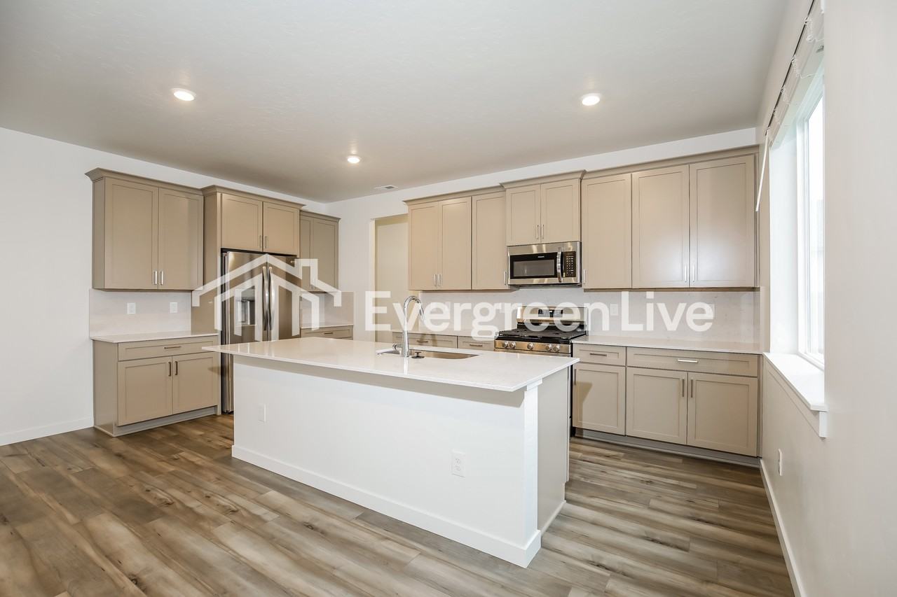 302 Ravello St - Photo 5 of 16