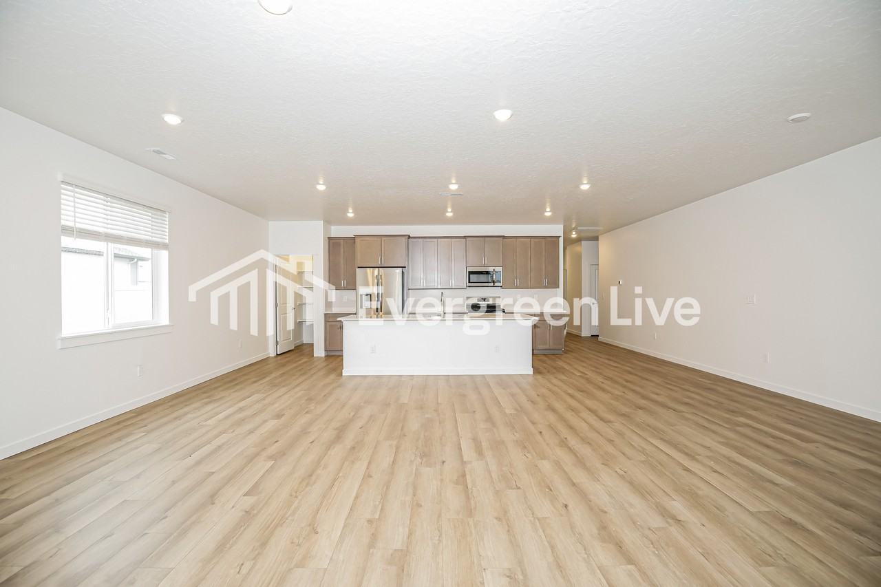 301 Ravello St - Photo 4 of 16