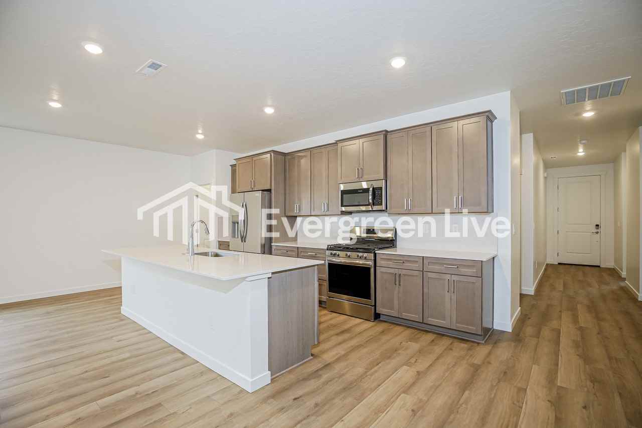 301 Ravello St - Photo 5 of 16