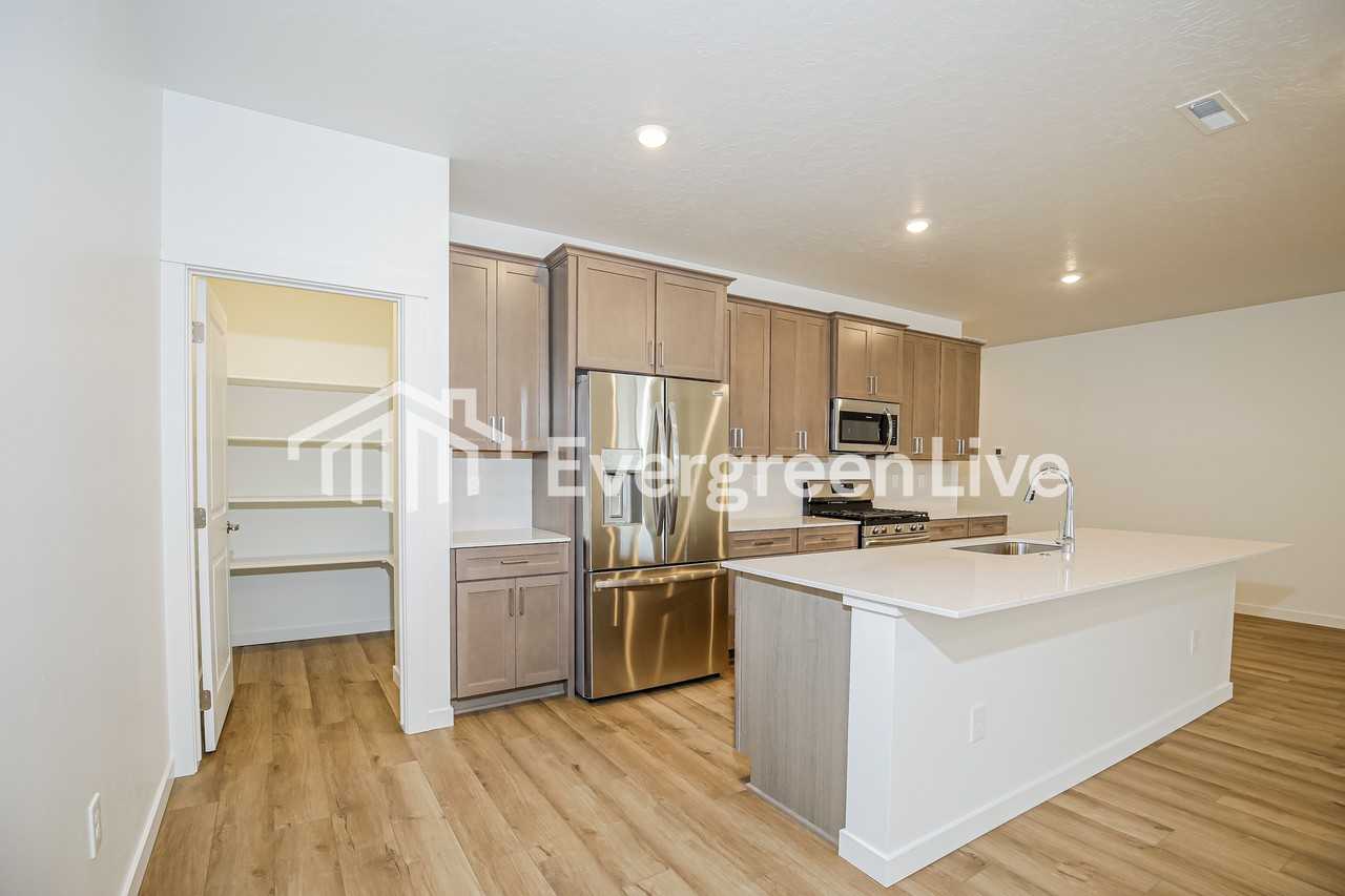 301 Ravello St - Photo 6 of 16