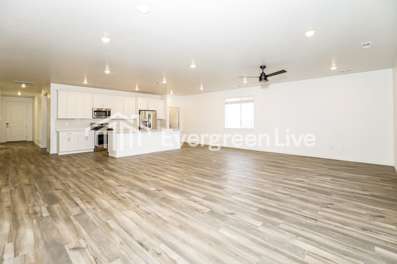 308 Ravello St - Photo 4 of 16