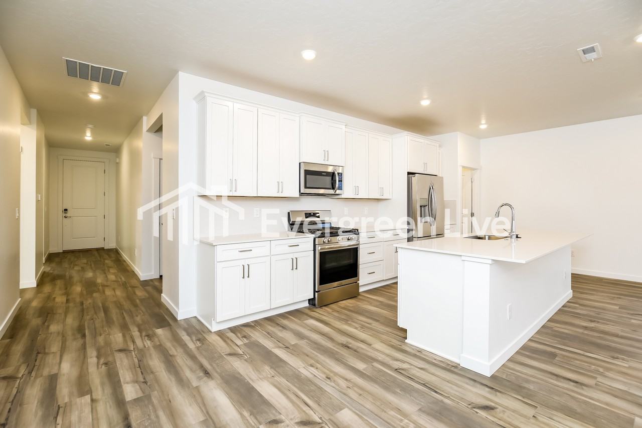 308 Ravello St - Photo 7 of 16