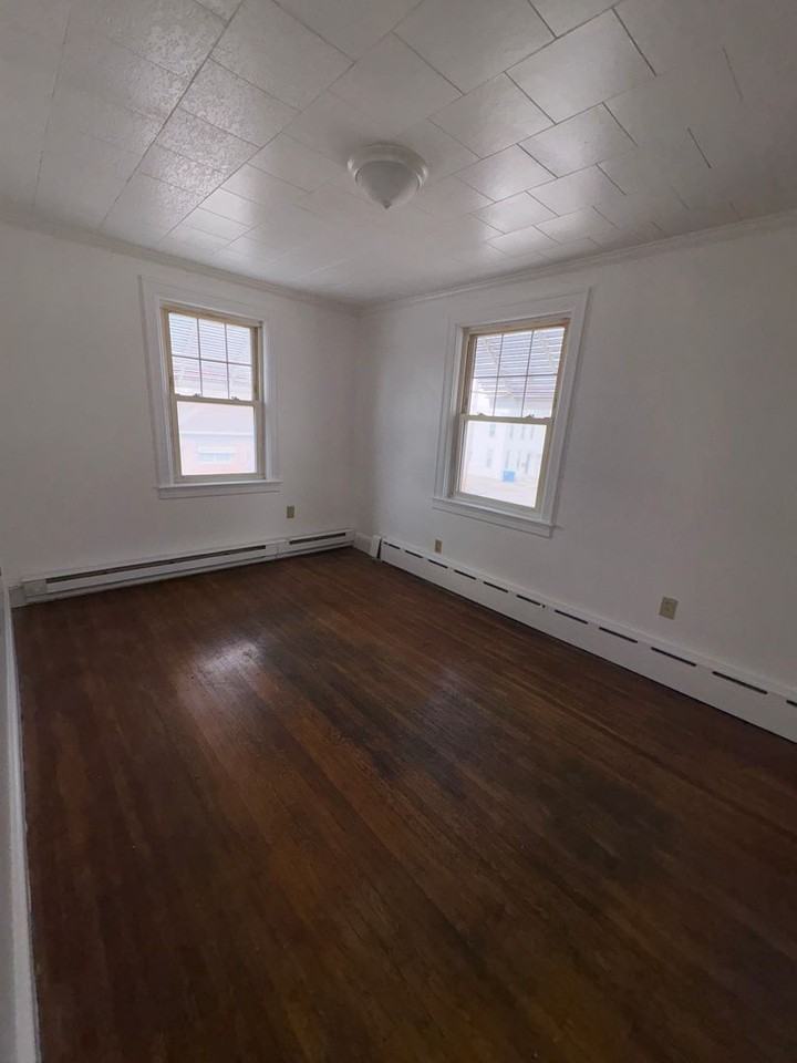 55 Adam St #2 - Photo 7 of 11