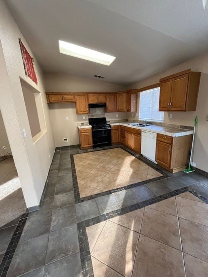 1938 E Country Ave - Photo 4 of 9