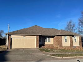 featured image of 2641 S Glenview Ave