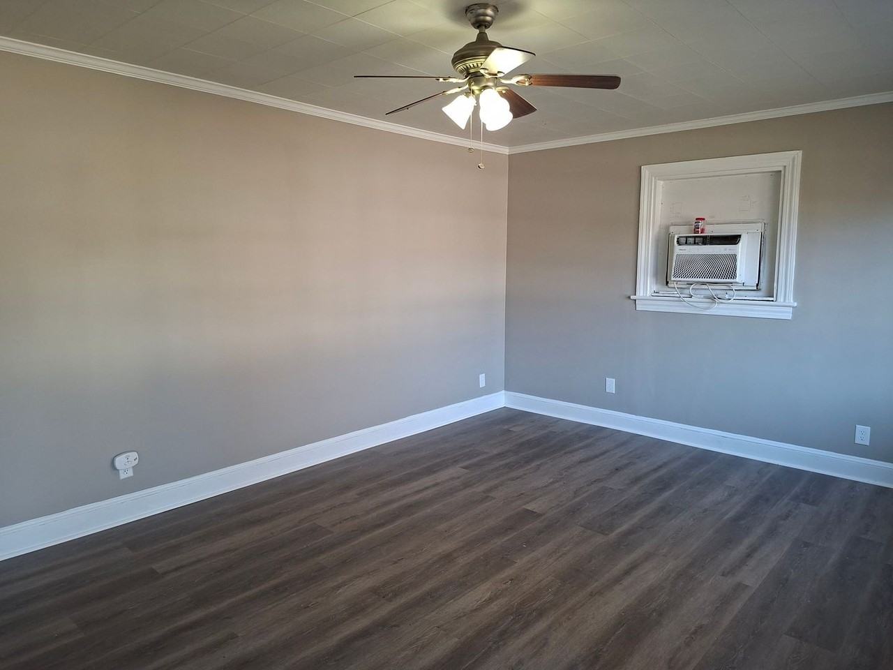 808 Highland St - Photo 2 of 9