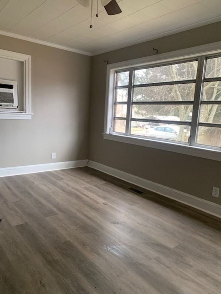 808 Highland St - Photo 3 of 9