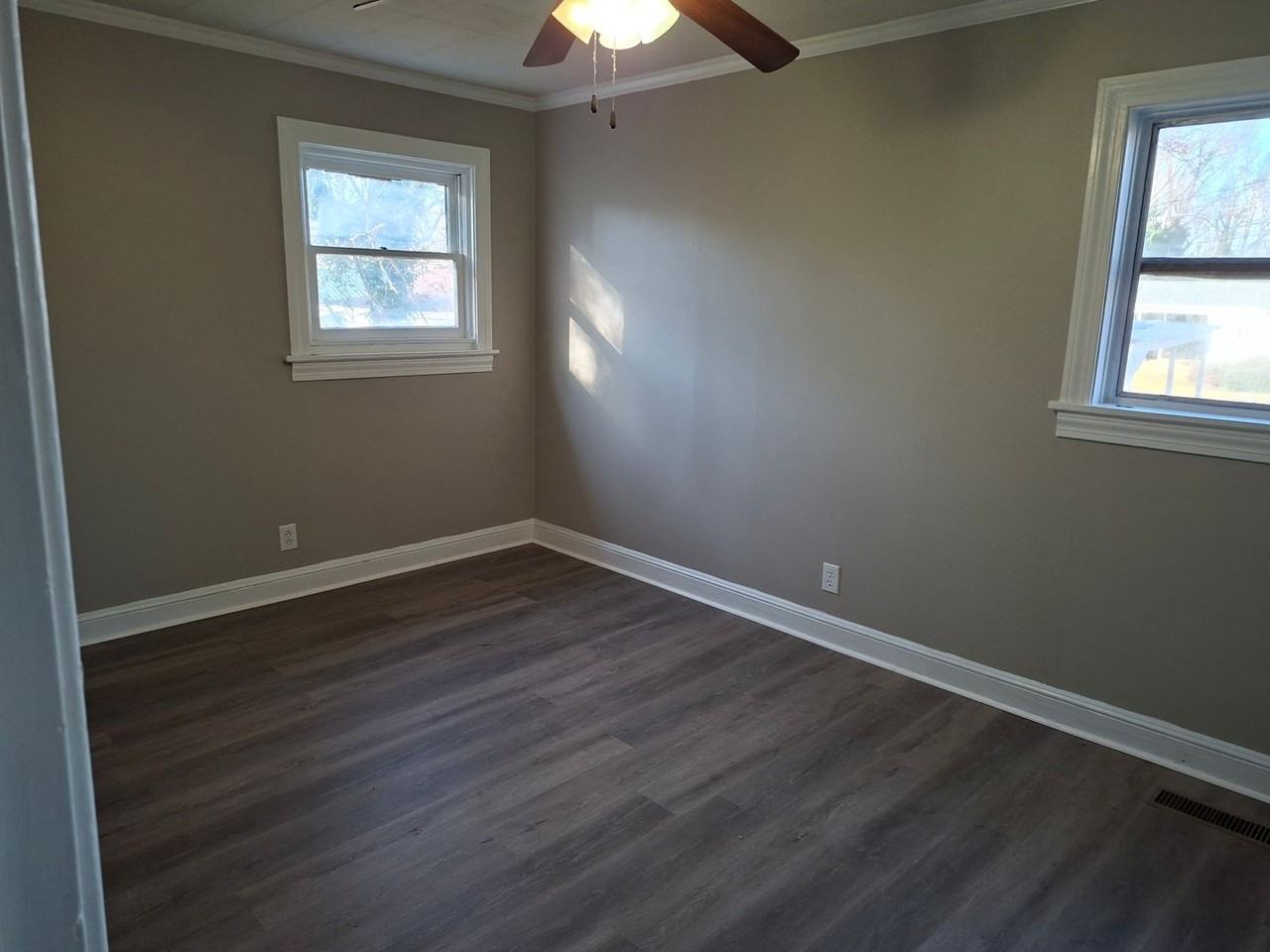 808 Highland St - Photo 4 of 9