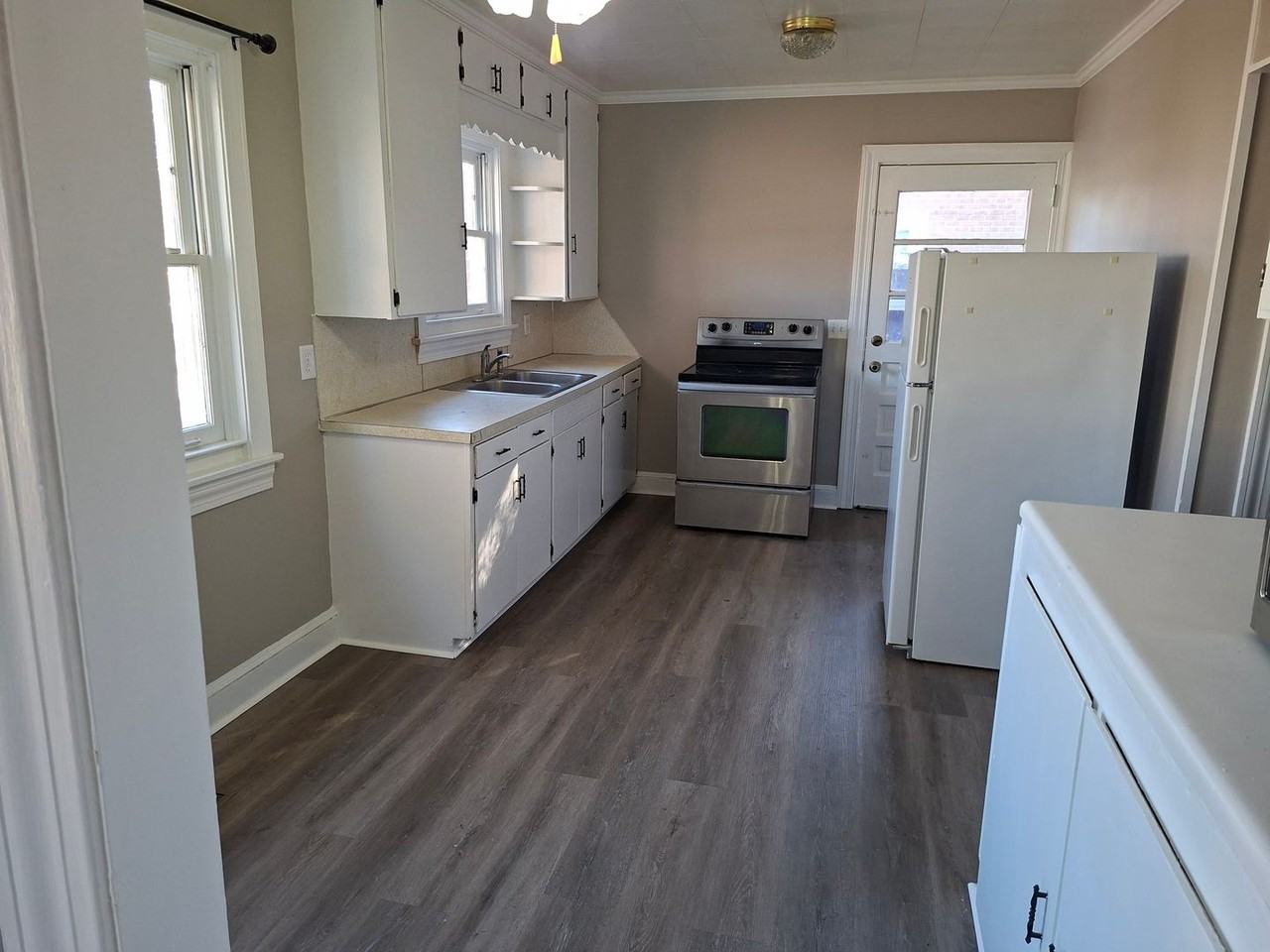 808 Highland St - Photo 6 of 9