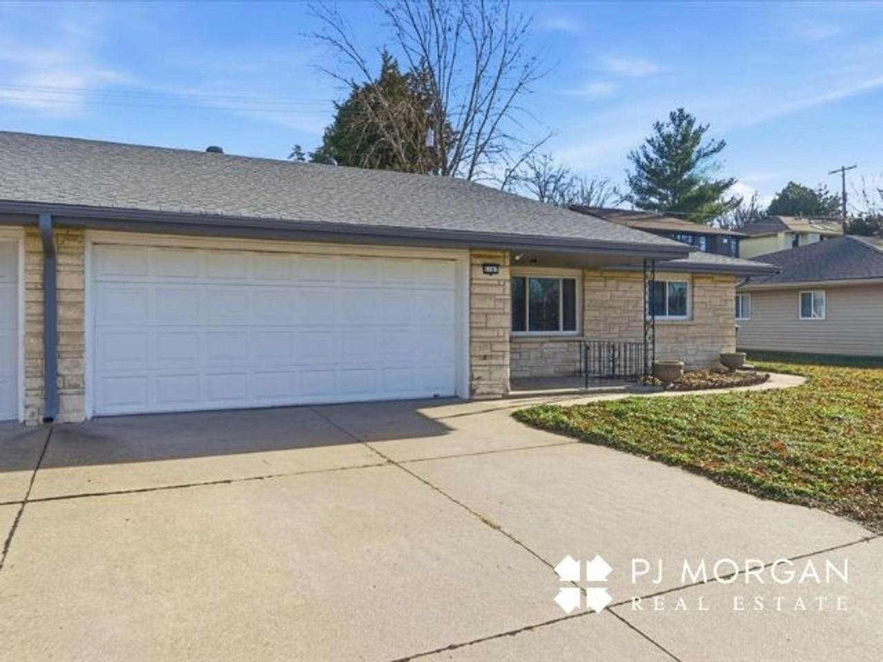 3105 S 108th St - Photo 3 of 29