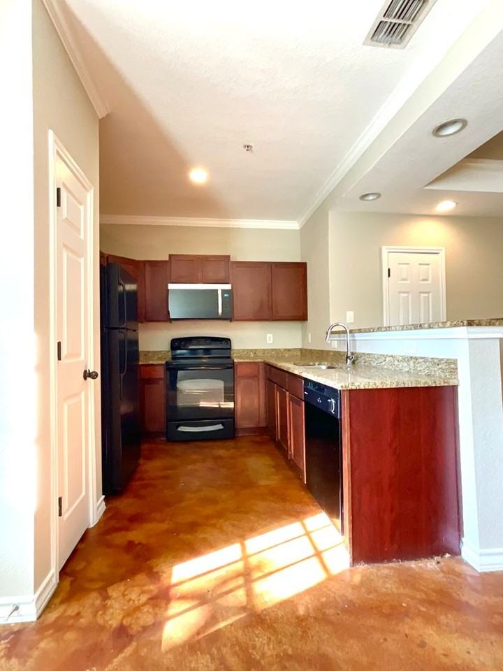 6404 Attucks Ln - Photo 6 of 28