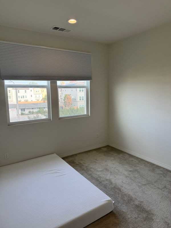 3381 Lynd Ave - Photo 3 of 8