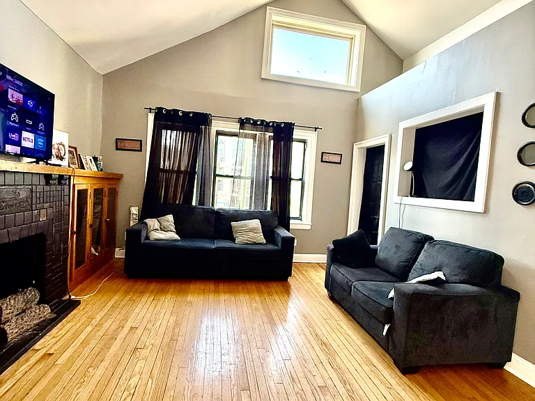 831 N Ashland Ave - Photo 2 of 12