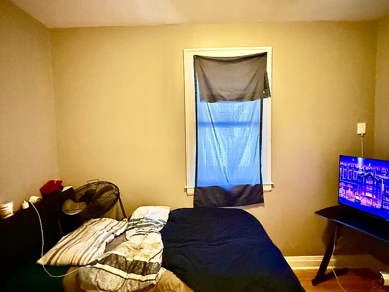 831 N Ashland Ave - Photo 7 of 12