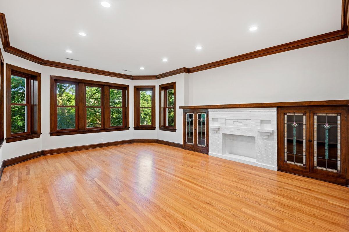 5851 N Virginia Ave - Photo 2 of 12