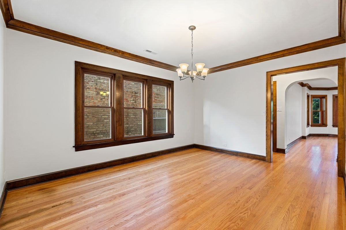 5851 N Virginia Ave - Photo 4 of 12