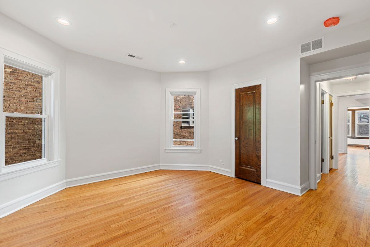 5851 N Virginia Ave - Photo 5 of 12