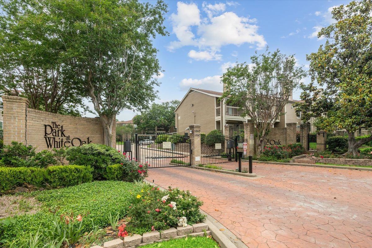 1880 White Oak Dr ##129 - Photo 4 of 4