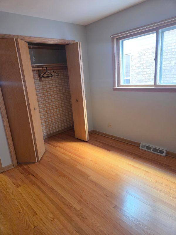 5850 N Mulligan Ave - Photo 5 of 12